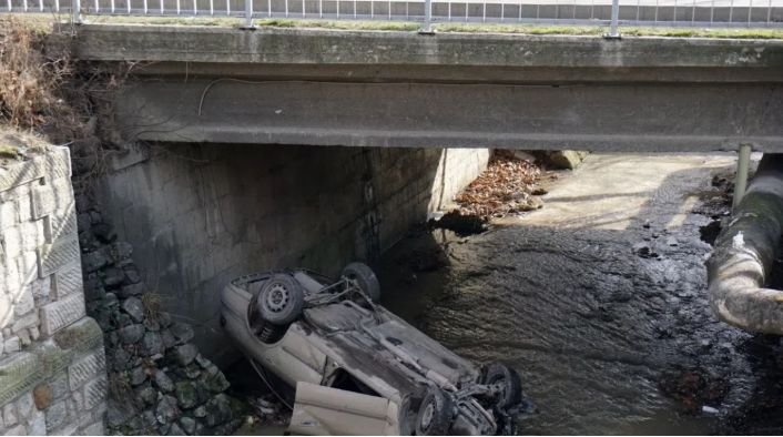 18-годишно момиче падна с колата си в река Поройна в Шумен