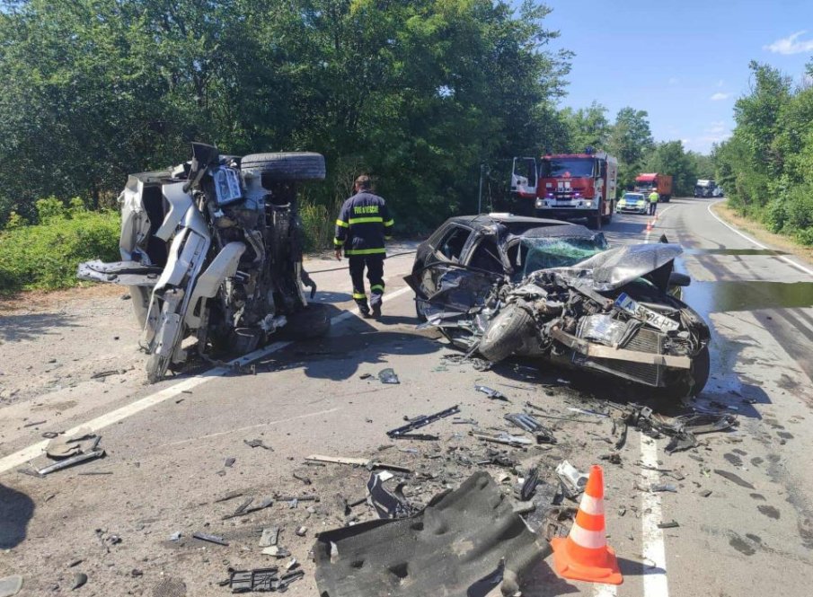 Дете е с опасност за живота след тежката катастрофа край Смядово, чужденец причинил мелето