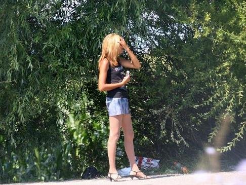 КУЛТ! Проститутка с палави пръсти обра загорял криент по време на секс