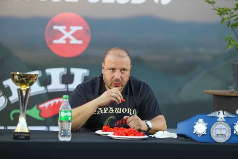 Българин постави световен рекорд с най-лютата чушка в света Carolina Reaper