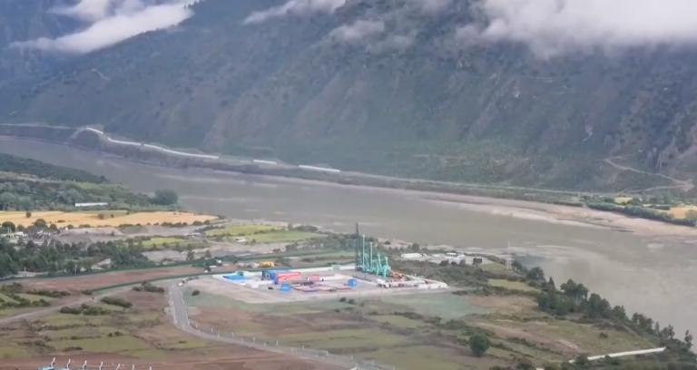 Китай строи най-големия язовир и ВЕЦ в света