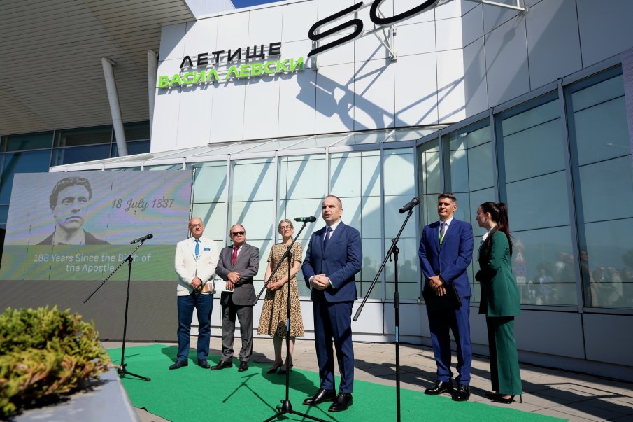 Вицепремиерът Гроздан Караджов: Името на Васил Левски вече посреща пътниците на най-голямото българско летище