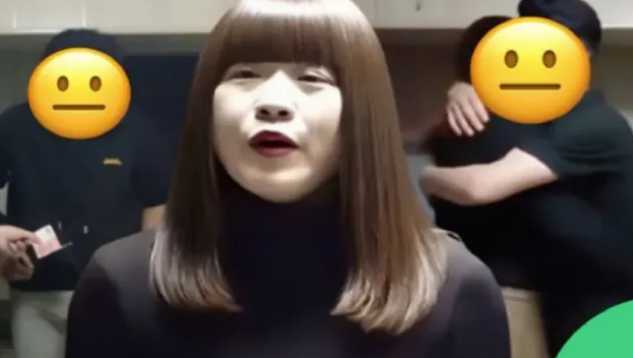 Мъж, преоблечен като жена, съблазни 200 мераклии, записа ги и ги пусна онлайн