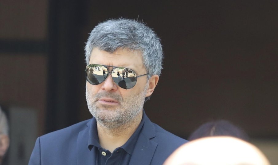 ТРАГЕДИЯТА Е ОГРОМНА! Тодор Славков имал законен пистолет - с него сложил край на живота си