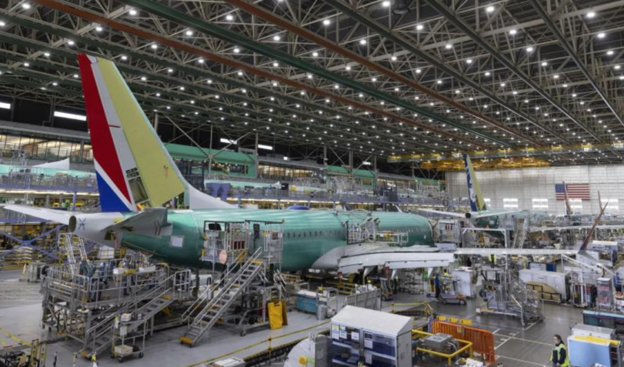 Инцидент с руски самолет: Кацна аварийно след загуба на налягане