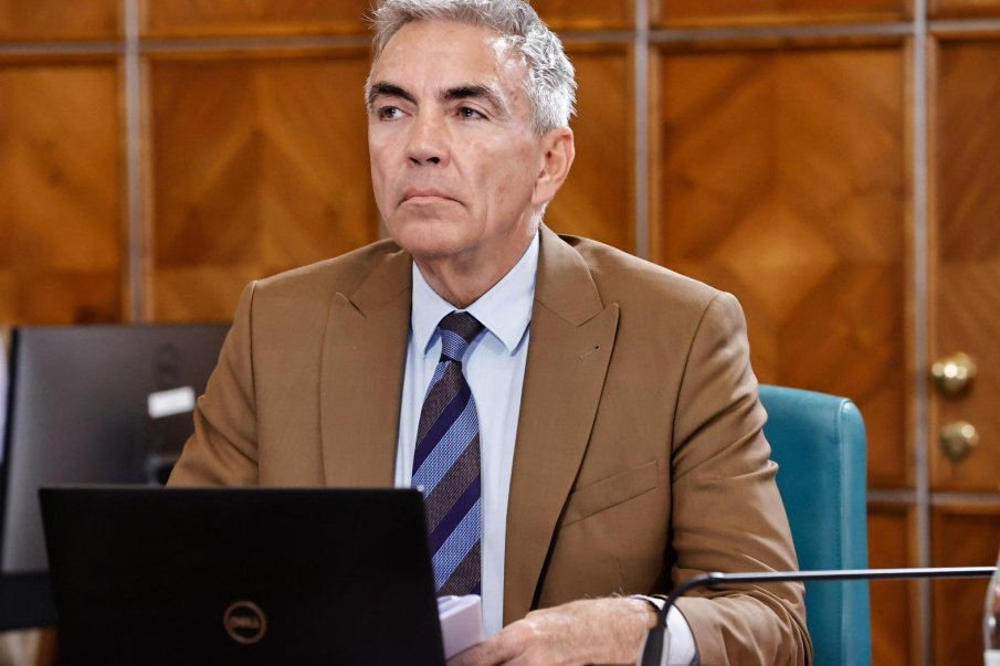 СЛЕД КОРУПЦИОНЕН СКАНДАЛ: Румънският вицепремиер Драгош Анастасиу подаде оставка