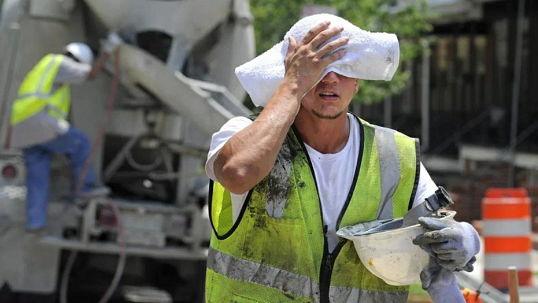Инспекцията по труда с 20 сигнала за опасни условия на труд в жегата