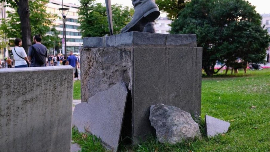 МО настоява за цялостен ремонт на Паметника на българския летец в София (СНИМКИ)