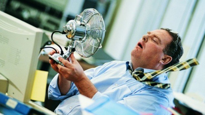 Жега на работното място: Какви са правата ви