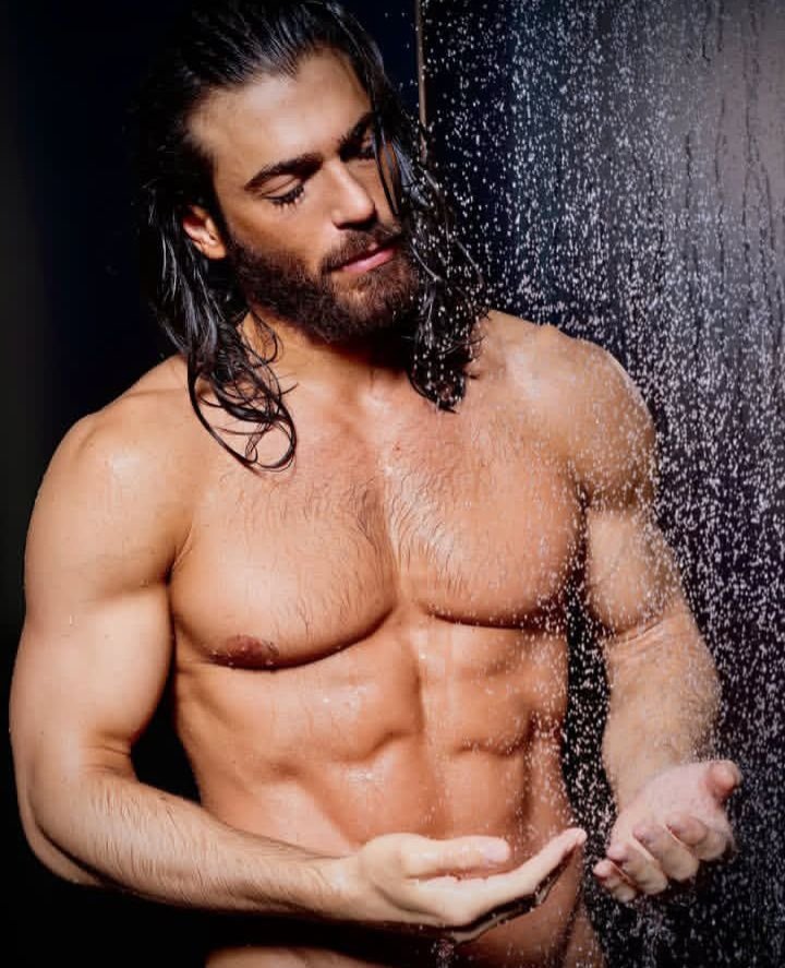 Джан Яман нажежи мрежата с тази ГОРЕЩА СНИМКА на гаджето