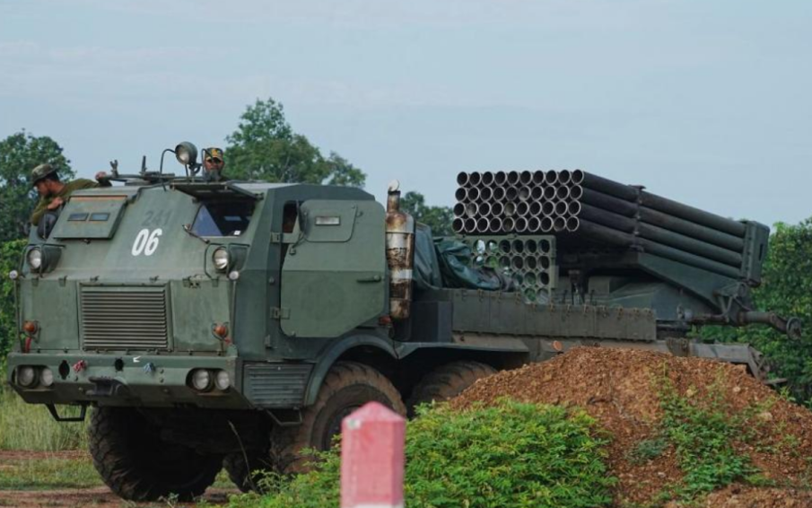 Втори пореден ден сблъсъци между Тайланд и Камбоджа