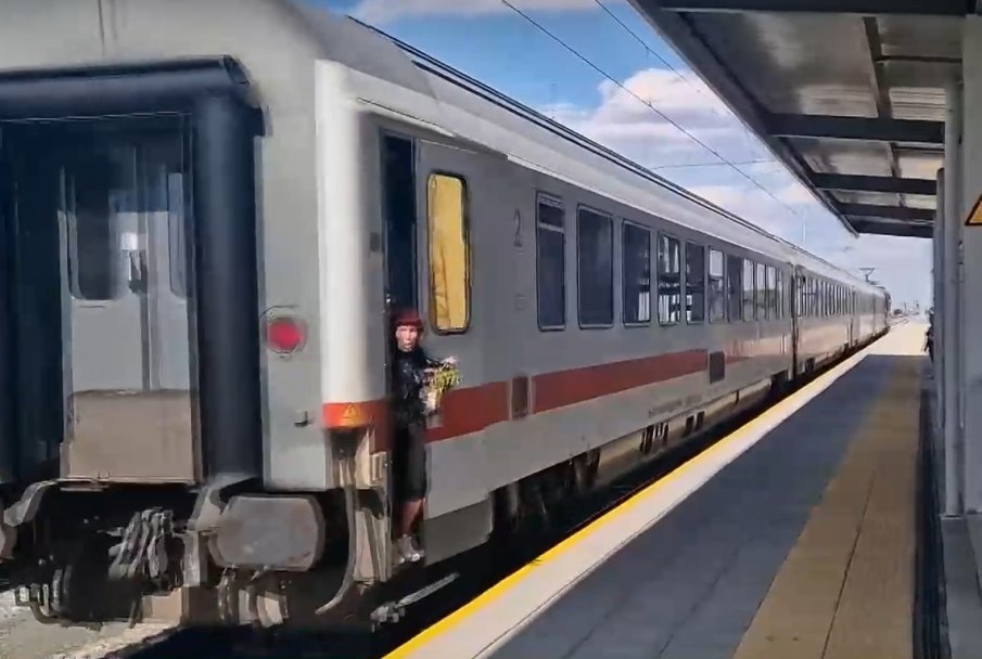 Въвеждат единен електронен билет за влак, автобус, самолет и кораб