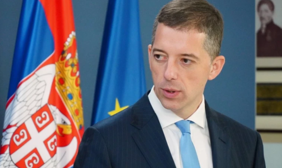 Нападнаха министъра на външните работи на Сърбия с трите му дъщери