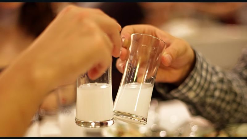 Албания призна за национално културно наследство вековния си ритуал за вдигане на наздравица