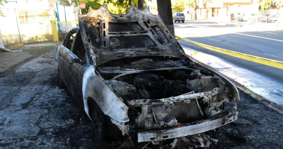 Какво да правим, ако колата ни се запали в движение?