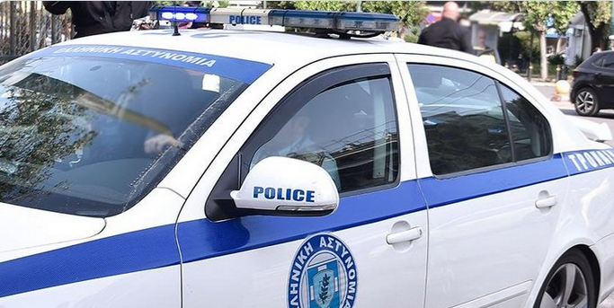 Полицаи гониха кола, управлявана от 8-годишно дете в Атина