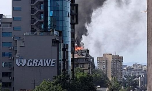 Огромен пожар в центъра на София
