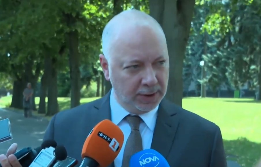 Росен Желязков вдигна жълт картон за областния управител на Плевен