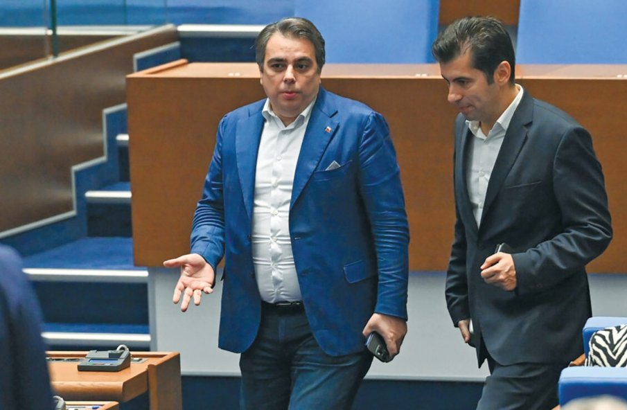 НОВА ДРАМА В ПРОМЯНАТА: Парите на София разделят Кирил Петков и Асен Василев