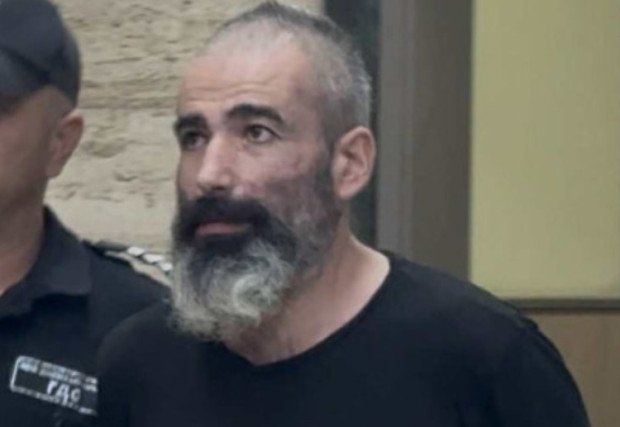 Пейо, който пощури Пловдив с опитите си за самоубийство, получи условна присъда