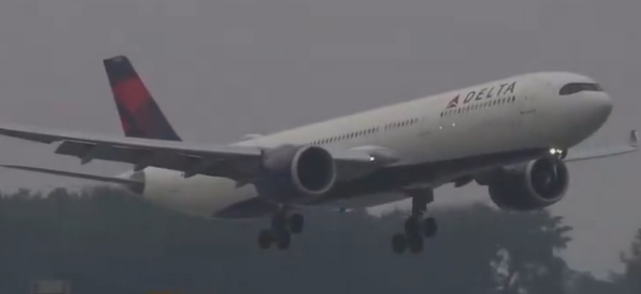 Жестока турбуленция прати 25 души в болница