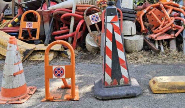 За 7 месеца: Най-много самоволно поставени антипаркинг елементи са премахнати в Лозенец и Младост