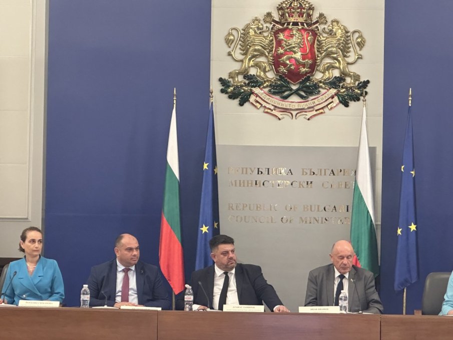 Атанас Зафиров: България доказва, че може да бъде пионер в Европа с грижата към децата бежанци 