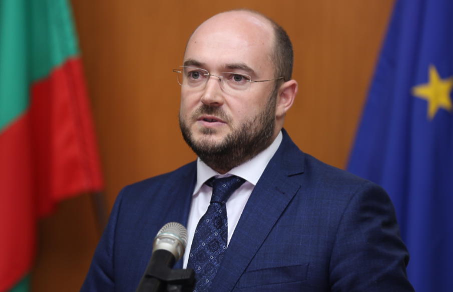 Правосъдният министър АЛАРМИРА: Има опити за присвояване на апетитни имоти за милиони левове