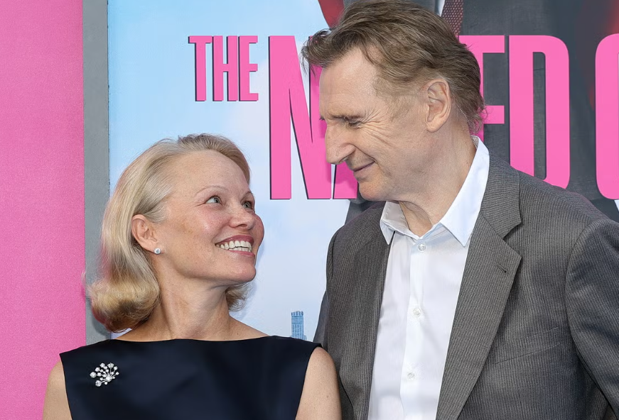 Как приятелите на покойната съпруга на Лиъм Нийсън приеха романса му с Памела Андерсън