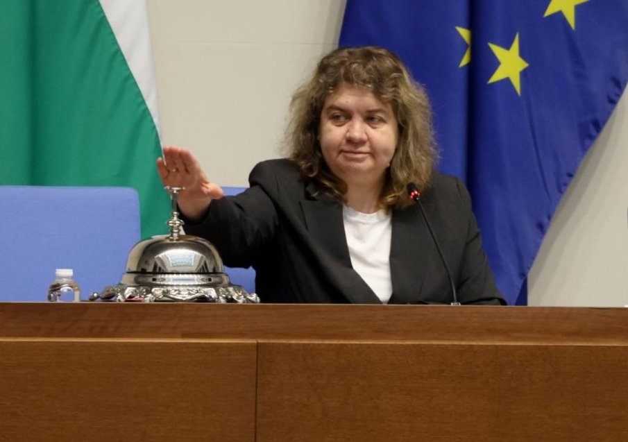 НА ИЗВЪНРЕДНО ЗАСЕДАНИЕ: Депутатите обсъждат увеличението на лекарските заплати