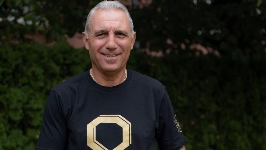 САМО В ПИК И РЕТРО: Христо Стоичков заведе внучката на море (СНИМКИ)