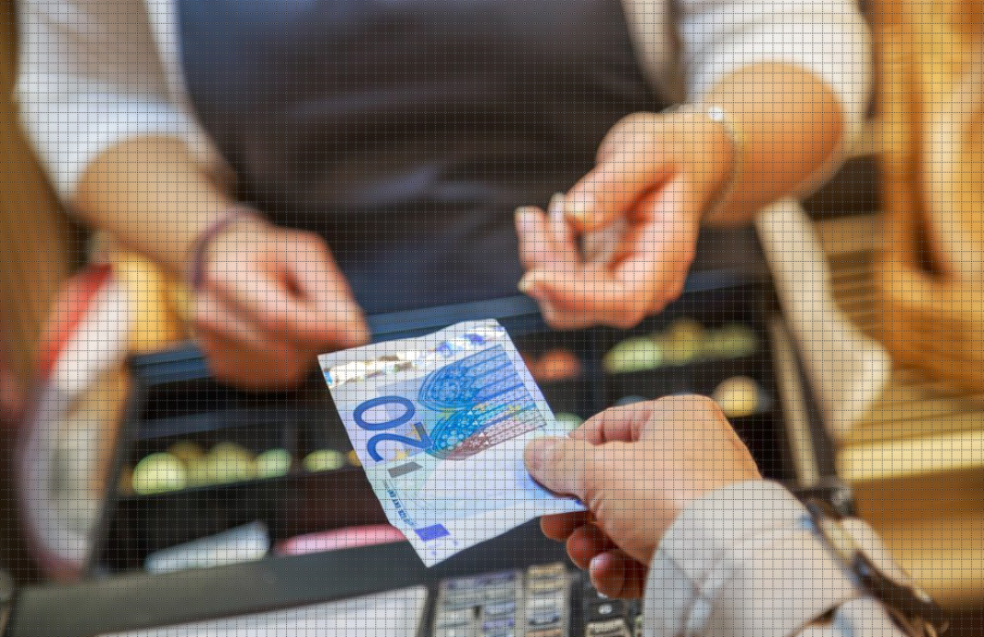 И в левове, и в евро: От 8 октомври задължителни етикети и касови бележки и в двете валути