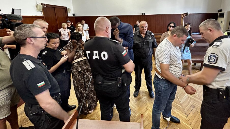 Оставиха в ареста белгийка, обвинена за съучастие в трафик на 206 кг кокаин през Капитан Андреево