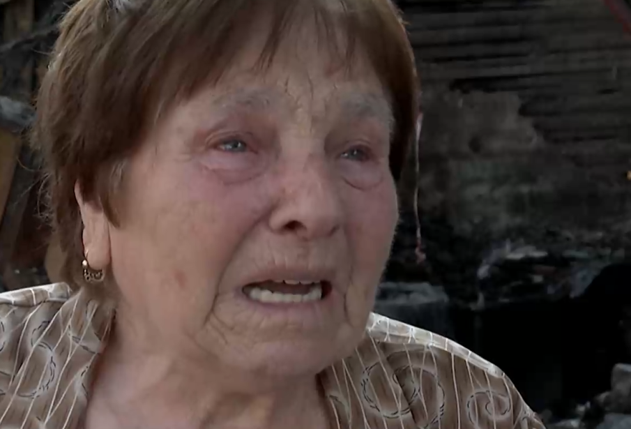 БЕЗ ДОМ СЛЕД ОГЪНЯ: Добри хора помагат на възрастно семейство да възстанови къщата си