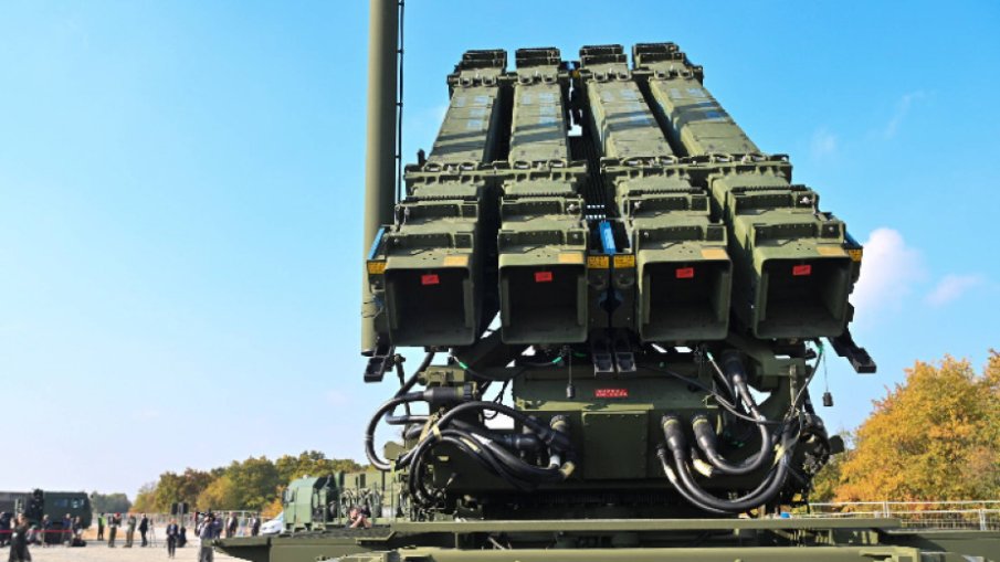 МИРЪТ МАЙ СЕ ОТДАЛЕЧАВА: Канада дава още оръжия на Украйна