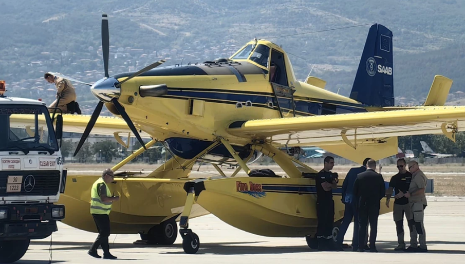 Шведските гасителни самолети кацнаха на летище Пловдив