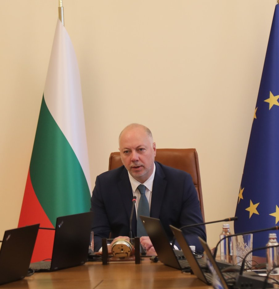 Желязков: Утре внасяме доклад за пожарната летателна техника