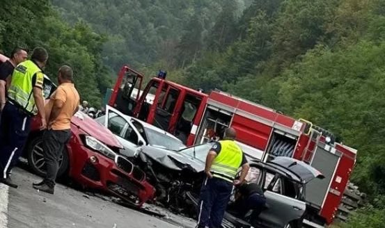 Верижна катастрофа на Прохода на Републиката, има пострадал