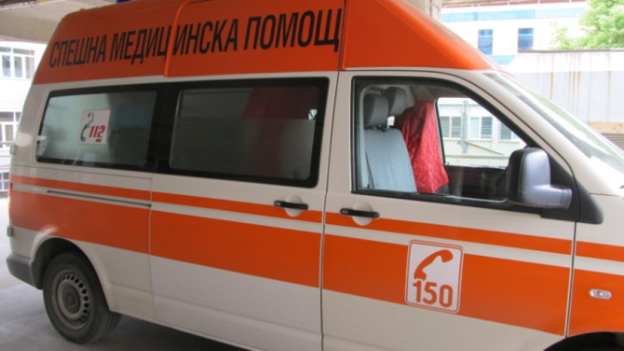 2-годишно дете падна от тераса върху циментова площадка в софийско село