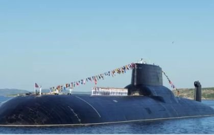 След изпратени атомни подводници от Тръмп ! Русия отговори с крайцера Княз Пожарски