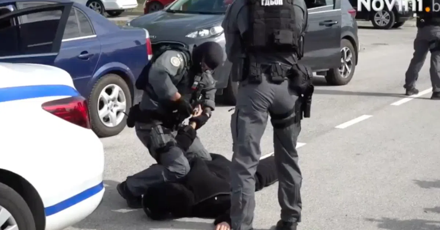 МВР купи тейзъри на полицаите, демонстрира върху тях как работят