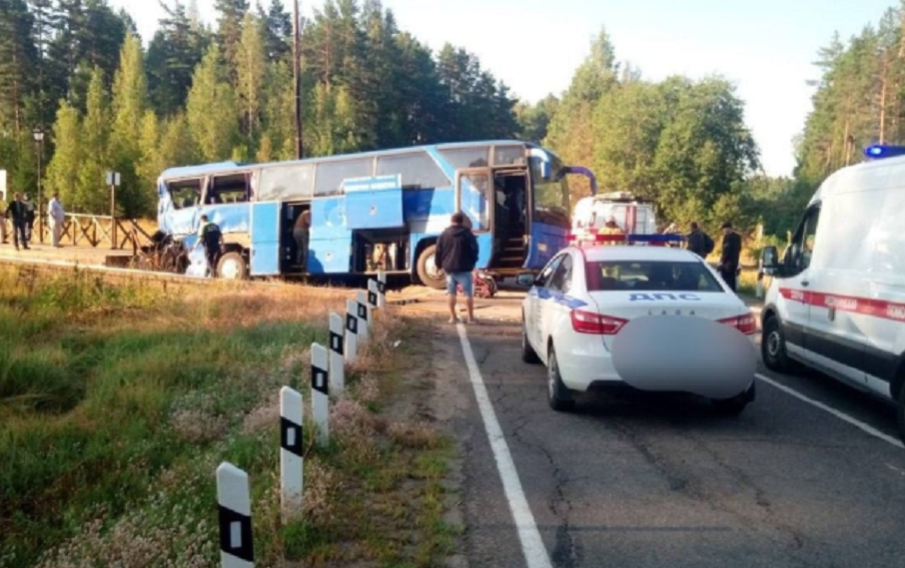 Катастрофа с жертви и много ранени между влак и автобус в Русия