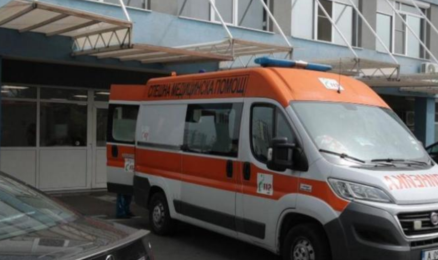 Ученикът, паднал от тераса в Китен, е претърпял 9-часова операция