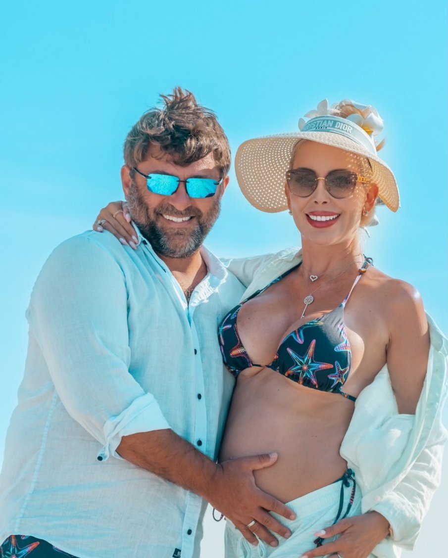 ГОРЕЩО В ПИК: Ето е бременната Антония Петрова (СНИМКИ)