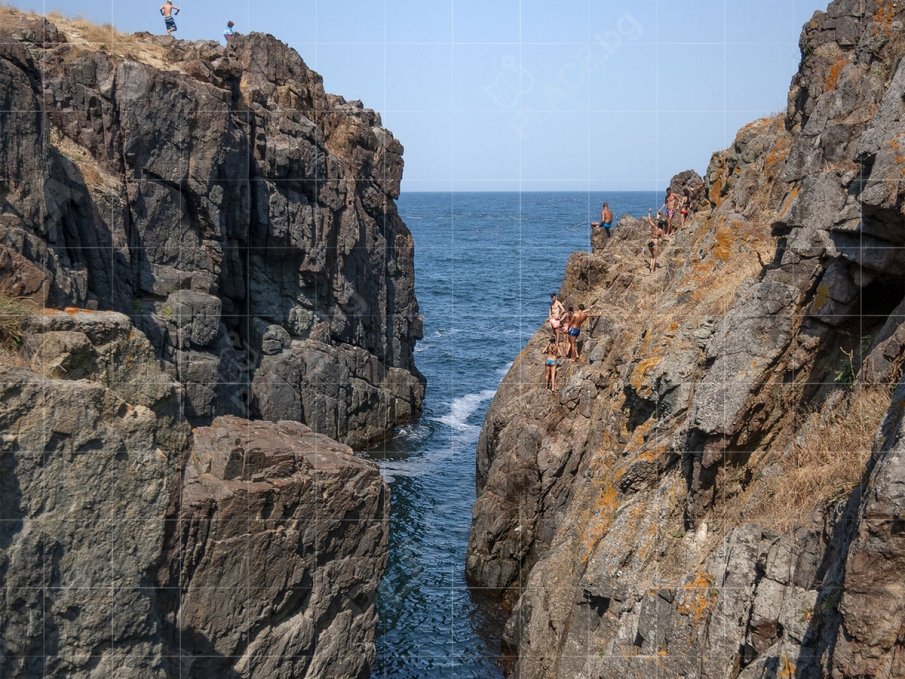 УЖАСНА ТРАГЕДИЯ! 22-годишен изчезна в морето край нос Агалина, след като се хвърли да спаси пияна приятелка