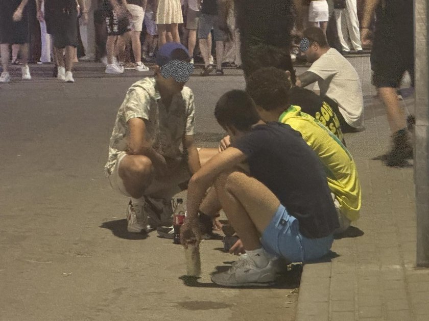 Хванаха 21 непълнолетни при среднощна полицейска хайка в заведения във Варна