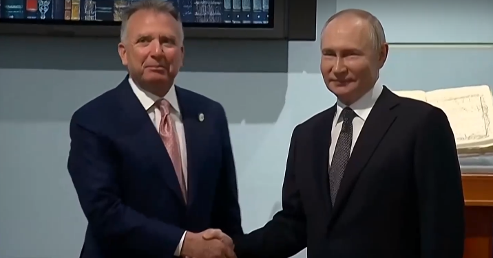 3 ЧАСА ПРЕГОВОРИ: Срещата между Путин и пратеника на Тръмп приключи