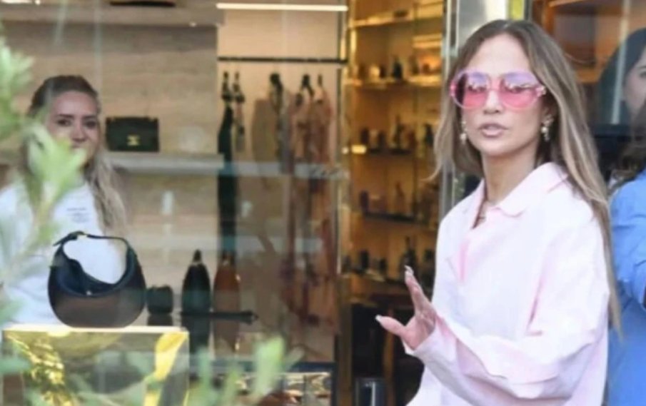 Изгониха Джей Ло от магазин на Шанел в Истанбул