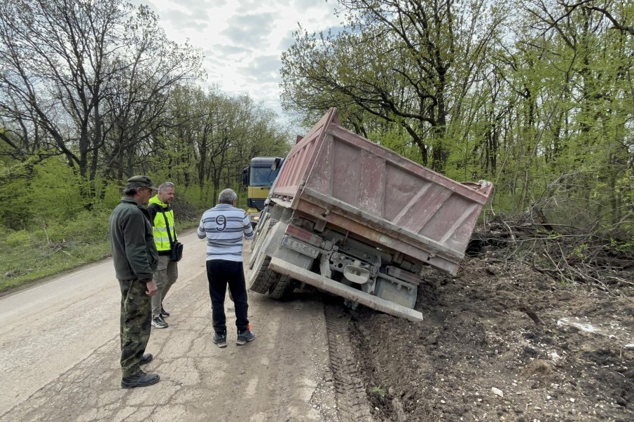 Шофьор на камион загина при катастрофа в Хасковско