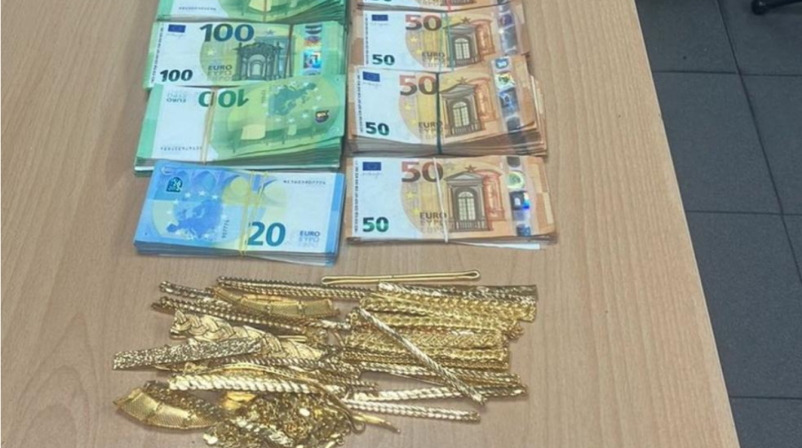 Спипаха недекларирани валута и злато за близо 330 000 лв. на „Капитан Андреево“